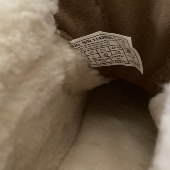 UGG® Women's Funkarra Zip Cuffed Cold-Weather Booties, size 9 - Picture 4 of 13